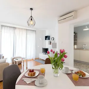 https://app-lov.in-istria.net