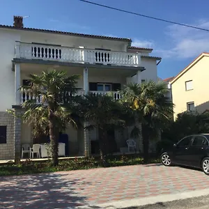 https://apartment-arnie.primorje-gorskikotar.com